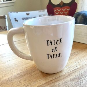 ✨Last SALE✨Rae Dunn Trick or Treat mug/Scarecrow